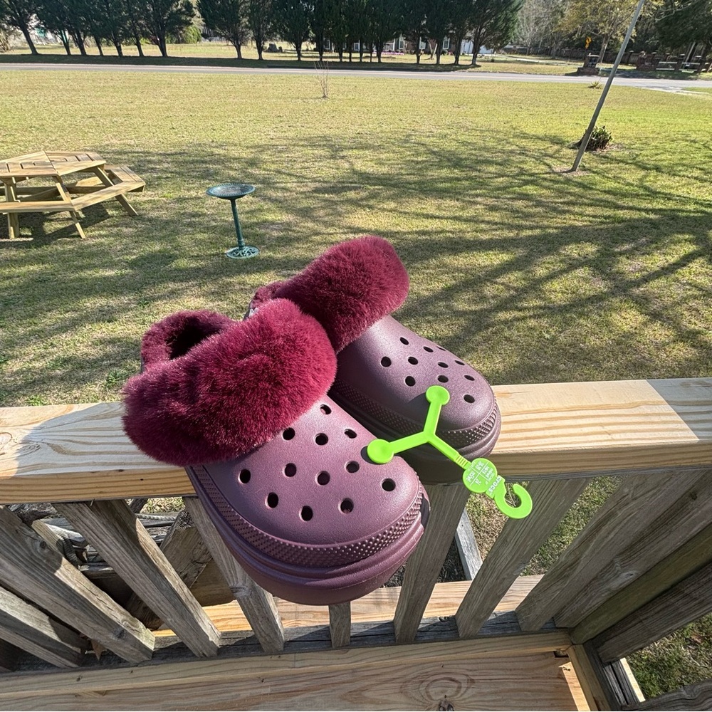 Cozy Women’s Clogs with Faux Fur Lining - Burgundy